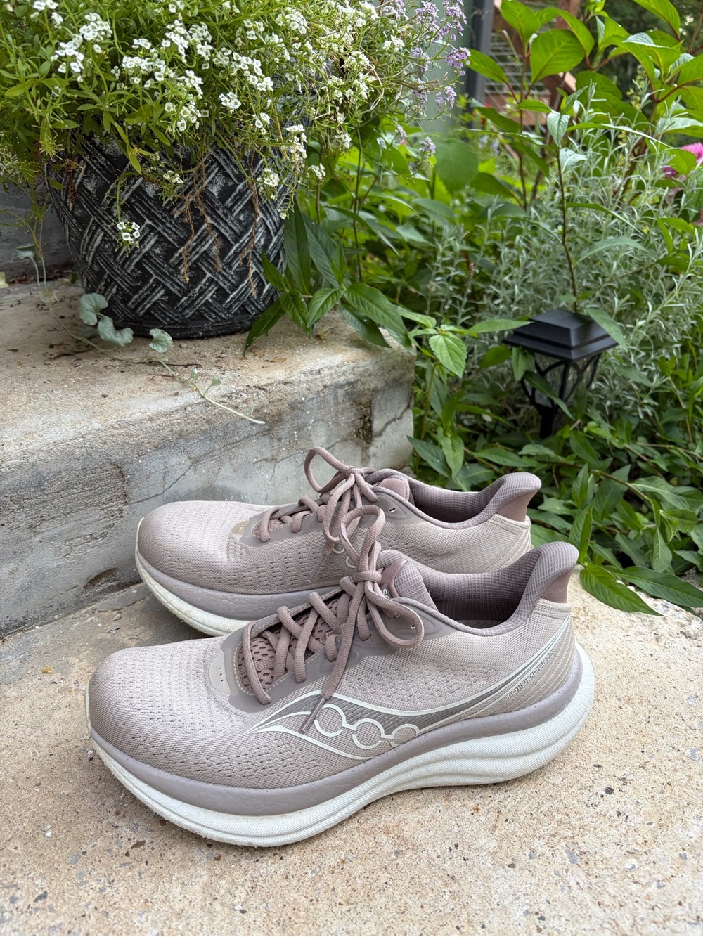 Saucony Women's Running Sneakers in Nude Size 10.5 Worn Once